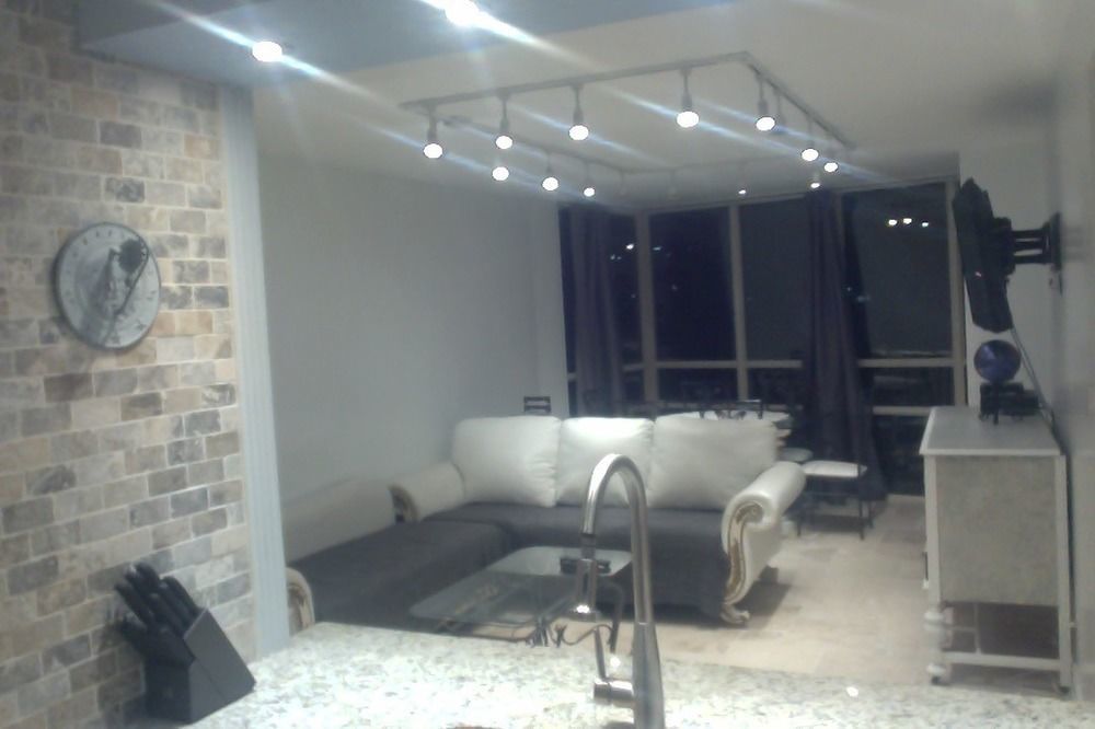 Beautiful Luxury Condo Toronto Area Mississauga Exterior photo
